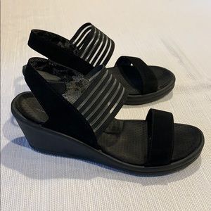Sketchers black wedge sandals